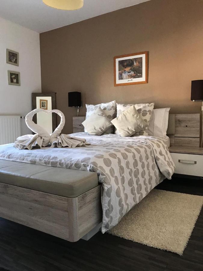 Jasmin Apartment รูออง ภายนอก รูปภาพ