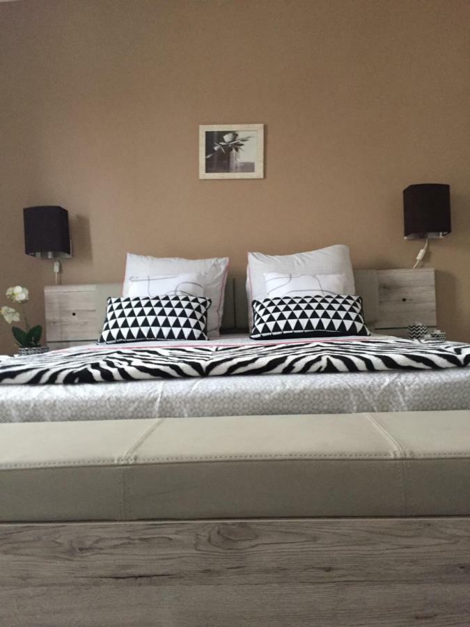 Jasmin Apartment รูออง ภายนอก รูปภาพ