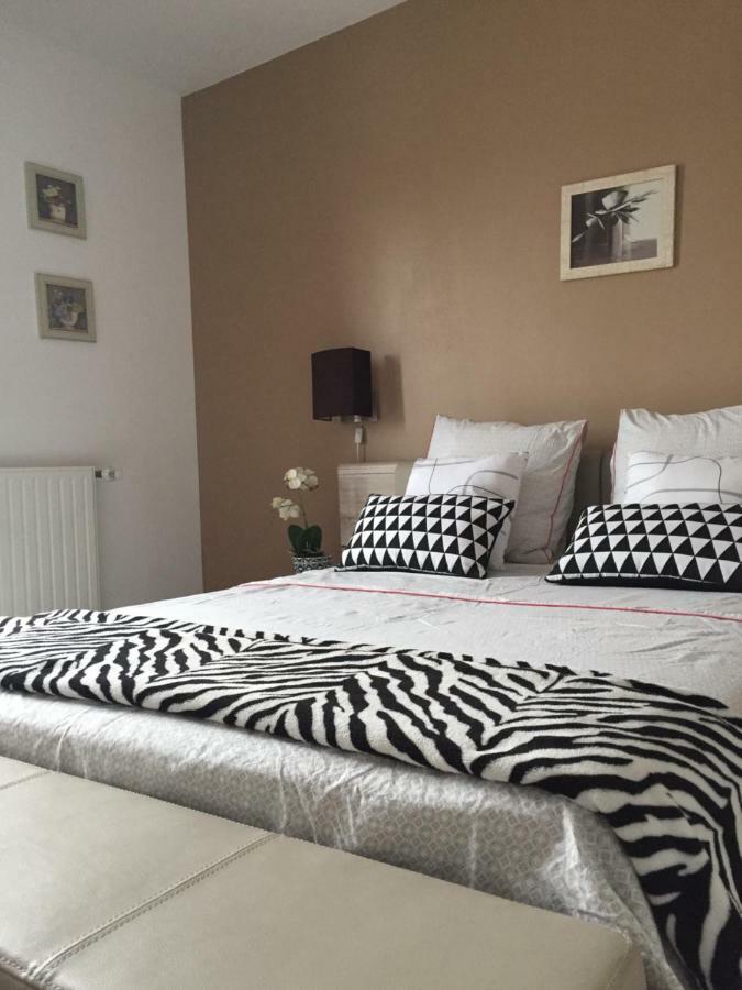 Jasmin Apartment รูออง ภายนอก รูปภาพ