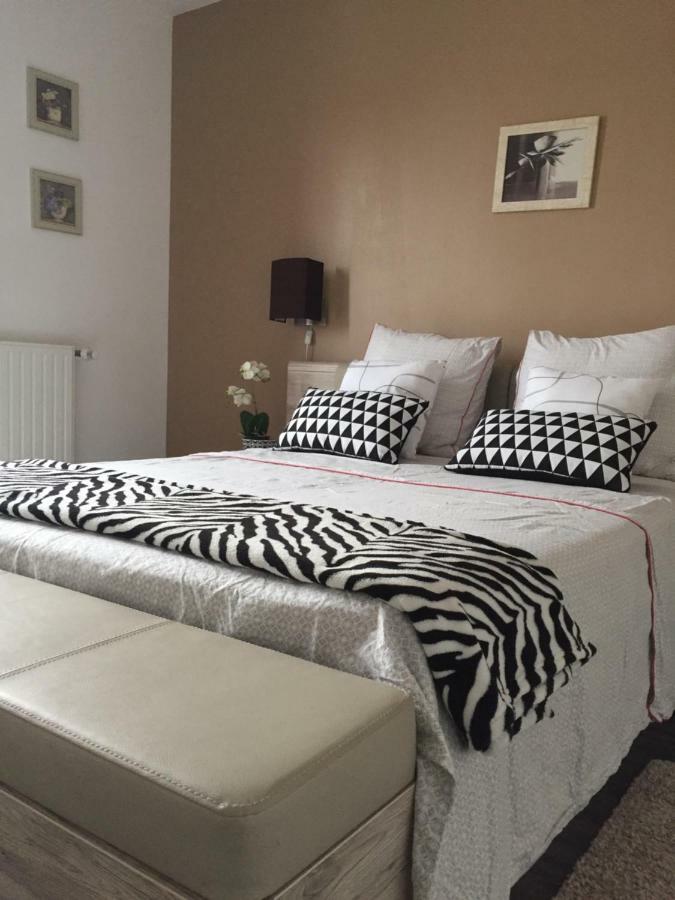 Jasmin Apartment รูออง ภายนอก รูปภาพ