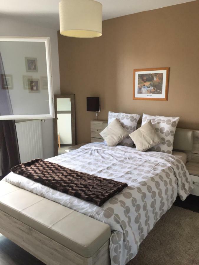 Jasmin Apartment รูออง ภายนอก รูปภาพ
